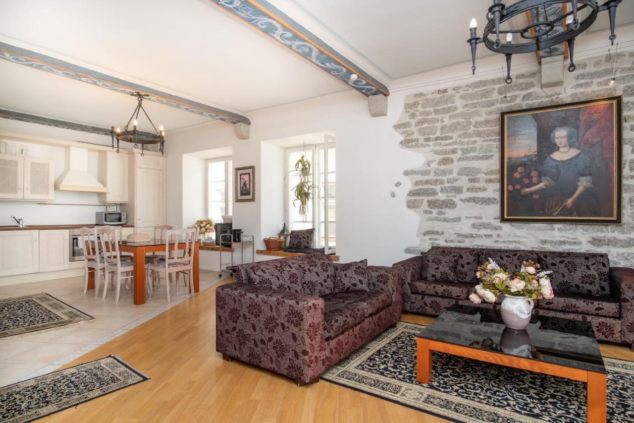 Dream Stay - Historical 3-Bedroom Apartment With Sauna & Fireplace Tallinn Ngoại thất bức ảnh